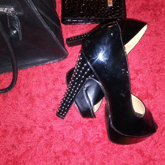 Heels - Picture 4 of 4